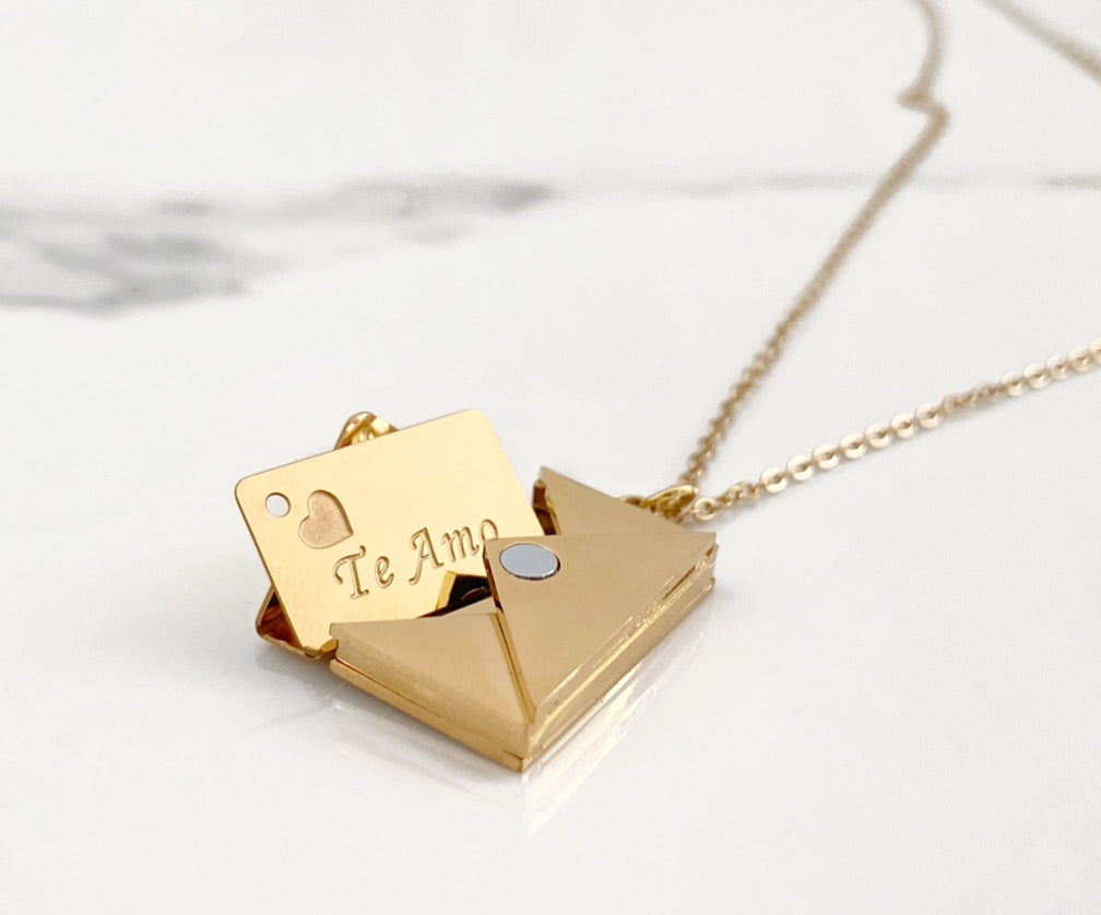Collar Amar