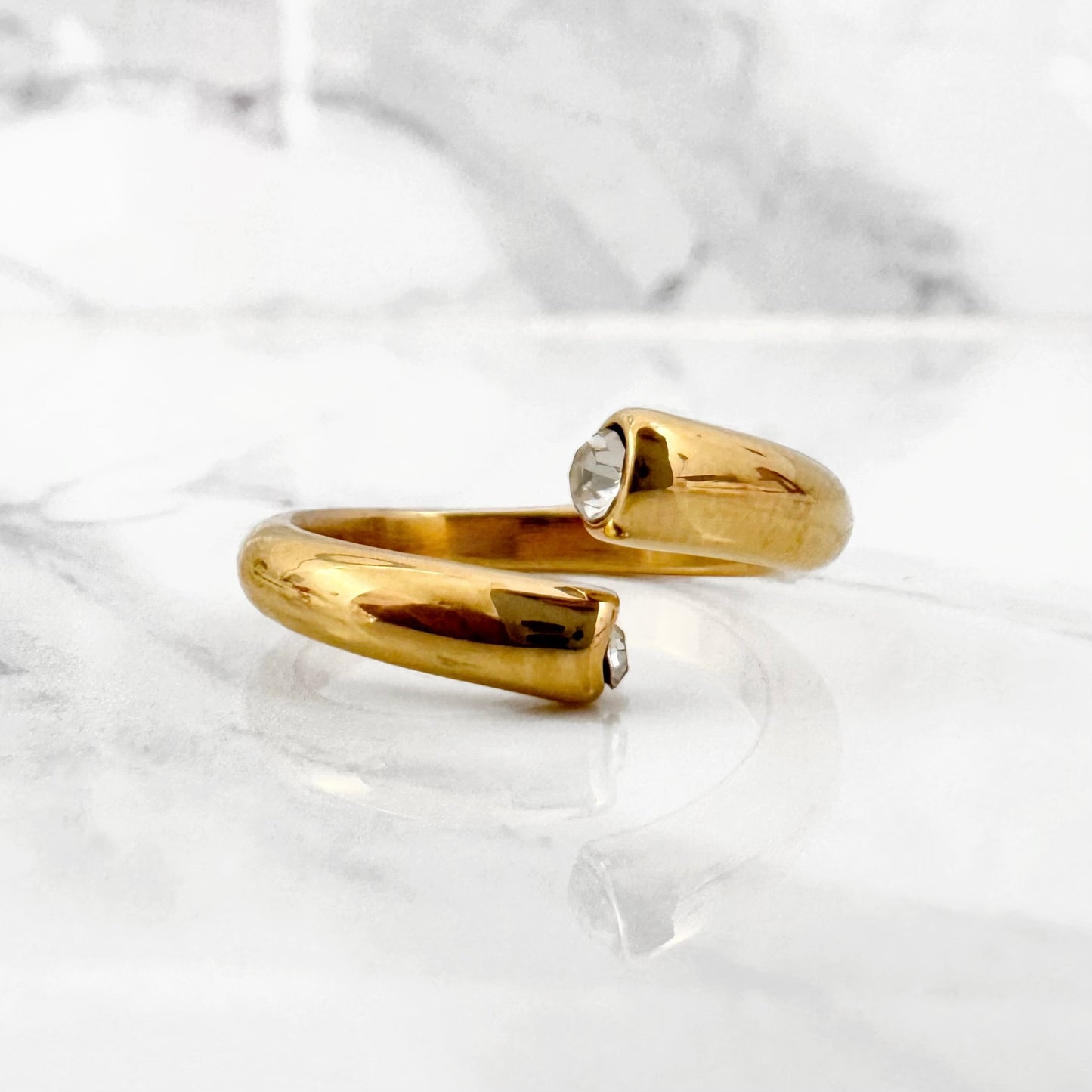 Anillo Abrazo Zirconias