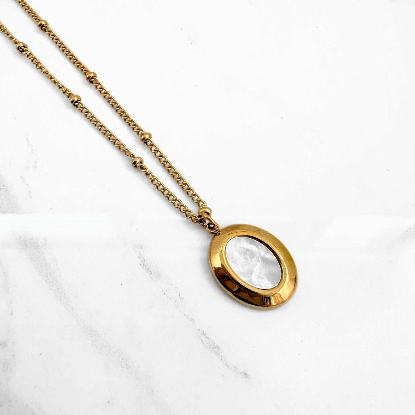 Collar Oval Concha Nácar